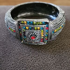 Colorful stones Cuff bracelet with spring hinged closure